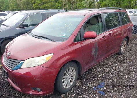 2011 Toyota Sienna Xle V6 z USA, uszkodzony, nr VIN 5TDYK3DC9BS009105